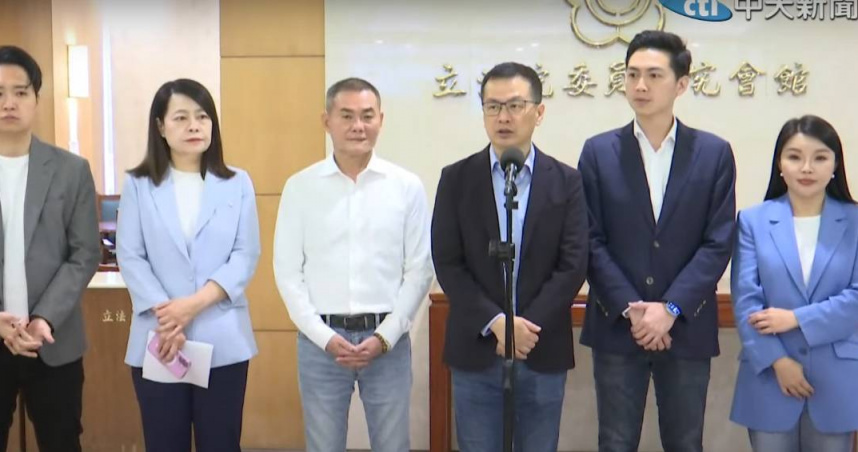 國民黨立委羅志強1日宣布「反惡霸台灣戰車隊」正式啟動。（圖／翻攝自中天新聞）