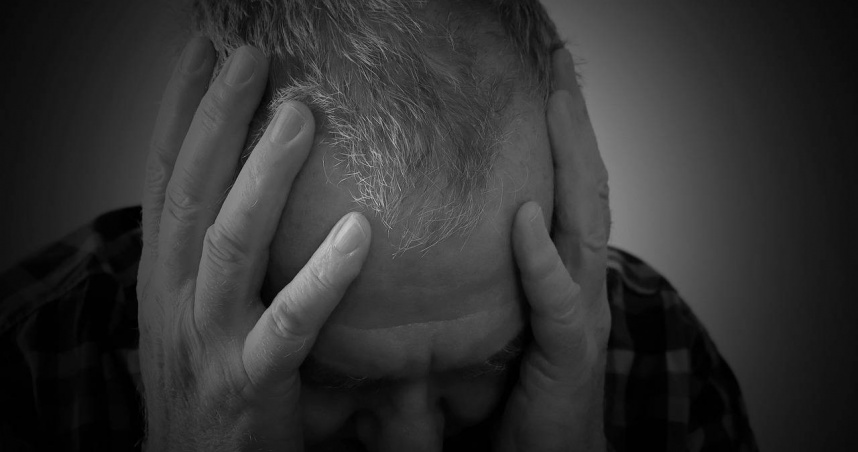 醫師分享一項研究指出，壓力大和熬夜都會使「巨噬細胞」進入緊繃狀態，導致有疲勞感。（示意圖／Pixabay）