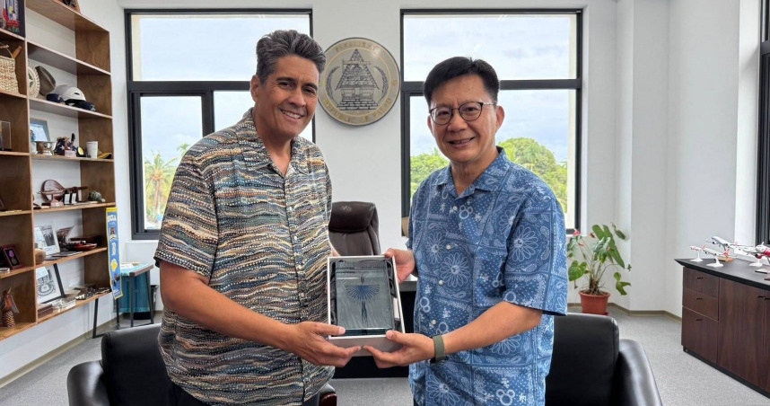 張廖萬堅應帛琉政府邀請，出席太平洋運動會。（圖／翻攝自臉書＠wanchien0209）
