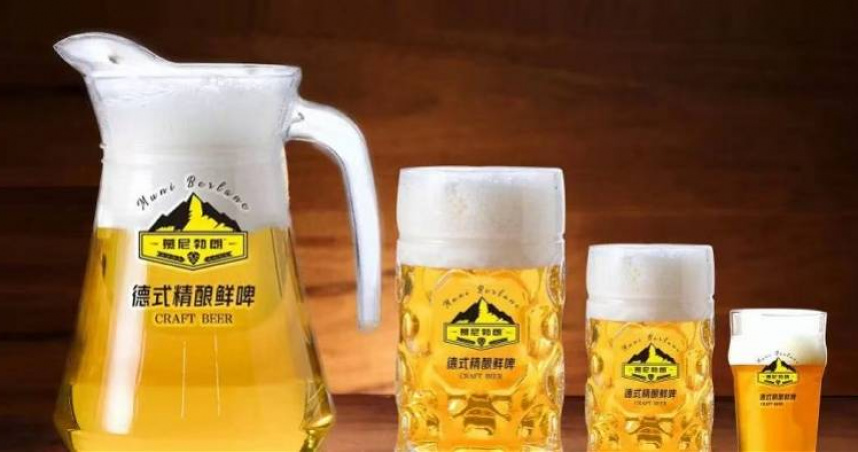 重慶慕尼勃朗酒業販售慕尼大帝金尊多肽原漿啤酒，被檢出含有非法壯陽藥物成分，遭重罰約新台幣66萬元。（圖／翻攝自微博，下同）