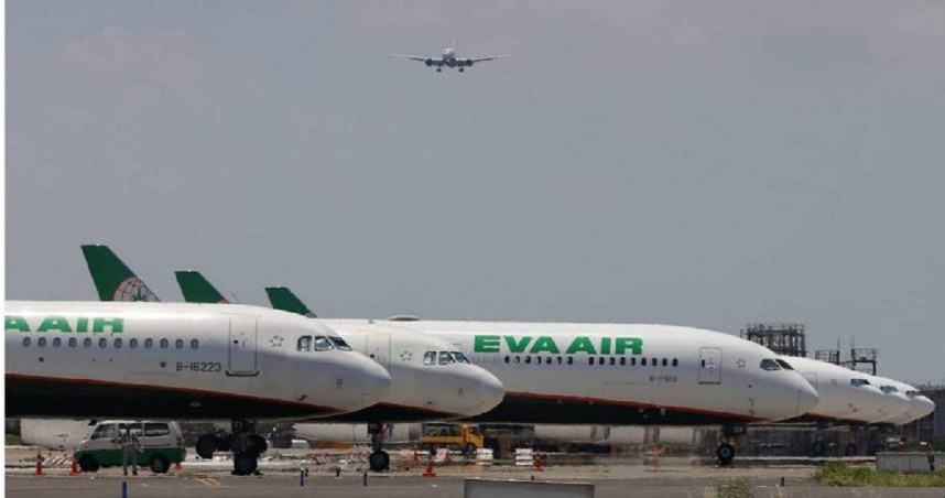 長榮航空8月12日飛往紐約在甘迺迪機場滑行時,發生涉及飛安事件,機組人員已遭停飛,全案正在調查中。(示意圖/非此新聞飛機,擷取自Facebook/EVA Airways Corp. 長榮航空)