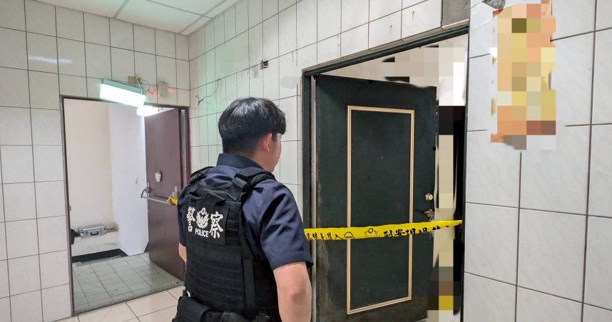 警方獲報後立即將傷者送醫，進入現場勘驗並查扣作案剪刀。（圖／翻攝畫面）