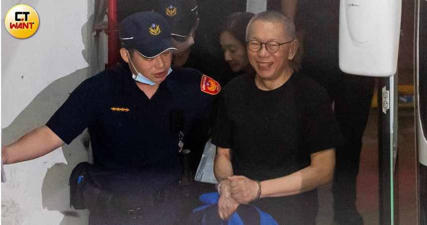 民眾黨號召支持者週一下午北檢集結，準備迎接柯文哲交保返家。（圖／黃耀徵攝）