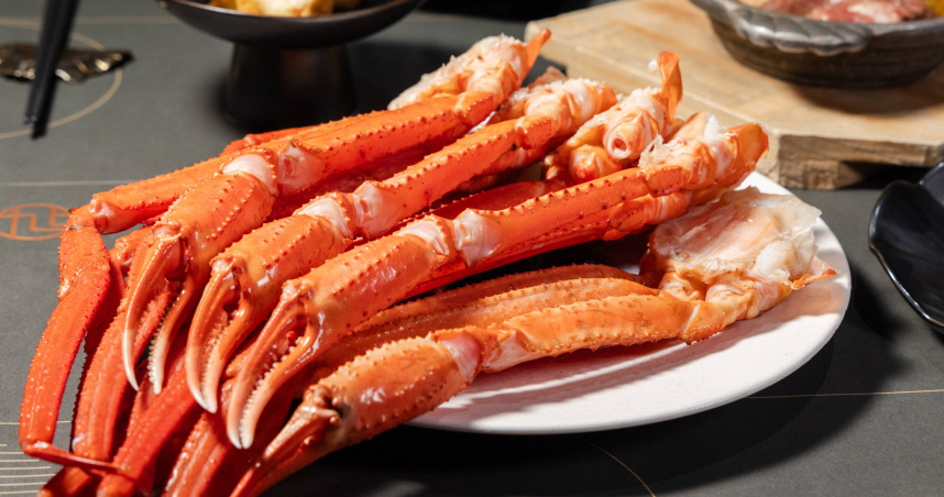 9月30日前，平日與假日下午餐時段，消費者可於旭集台北三間門市無限享用雪蟹腳。（圖片提供／饗賓集團）