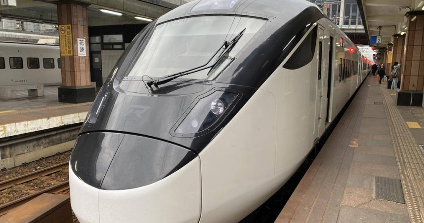 因應樺加沙颱風及其外圍環流豪雨影響，台鐵公司宣布今日晚間6時前，北迴、南迴及台東線各級列車停駛。（圖／報系資料照）