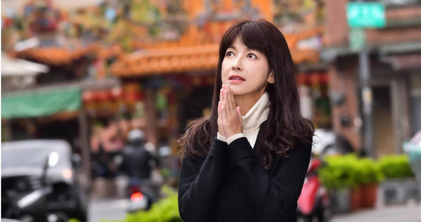 陳明真在電影《農曆三月二十三》中化身「最暖媽祖」。（圖／北投映像電影）