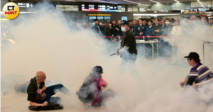 台北車站22日下午舉辦隨機殺人聯合演練。（圖／黃耀徵攝）