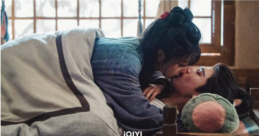 張凌赫、田曦薇的「陳皮糖吻」引發全網熱議。（圖／iQIYI愛奇藝國際版提供）