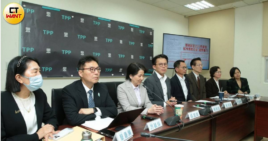 民眾黨立院黨團怒批內政部長劉世芳與內政委員會輪值召委李柏毅干擾立委李貞秀質詢權。（圖／周志龍攝）