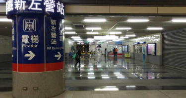 台鐵新左營站廁所遭放置針孔攝影機，高鐵公司則坦承自家員工涉案。（圖／翻攝畫面）