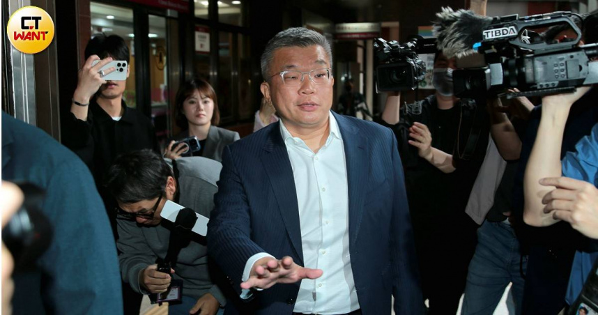 軍購協商卡關，民進黨團總召蔡其昌點名台中市長盧秀燕，呼籲應發揮影響力推動議案順利審議。（圖／周志龍攝）