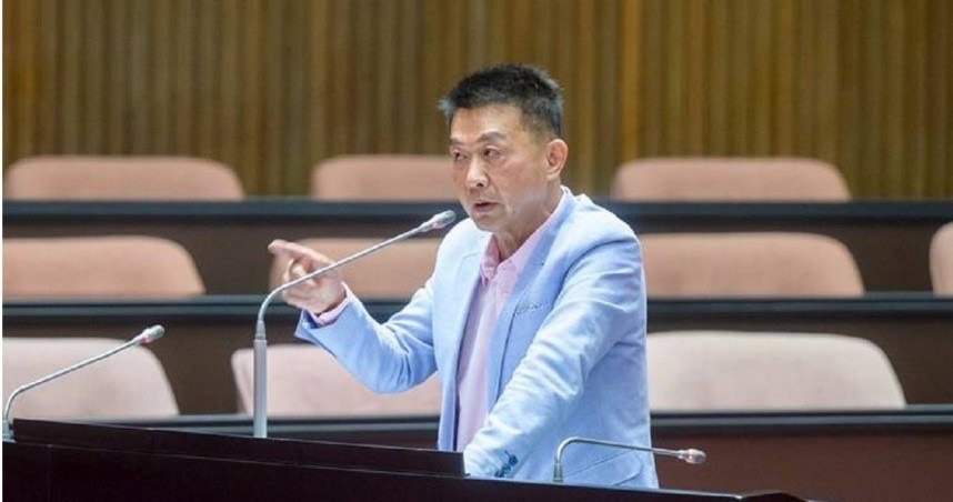 民進黨立委許智傑批評王鴻薇以AI生成圖片質詢，要求向陸委會公開道歉。（圖／許智傑辦公室提供）