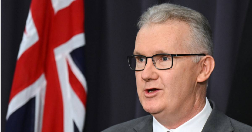 澳洲內政部長Tony Burke表示已將所有試圖未持簽證入境澳洲的人遣返。（圖／達志／美聯社）