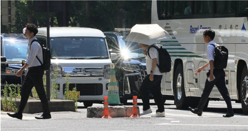 日本22日迎來二十四節氣中的「大暑」，多地氣溫逼近甚至突破40℃。（圖／達志／美聯社）