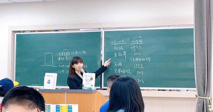 尹崇恩告別7年教師生涯。（圖／翻攝臉書／尹崇恩）