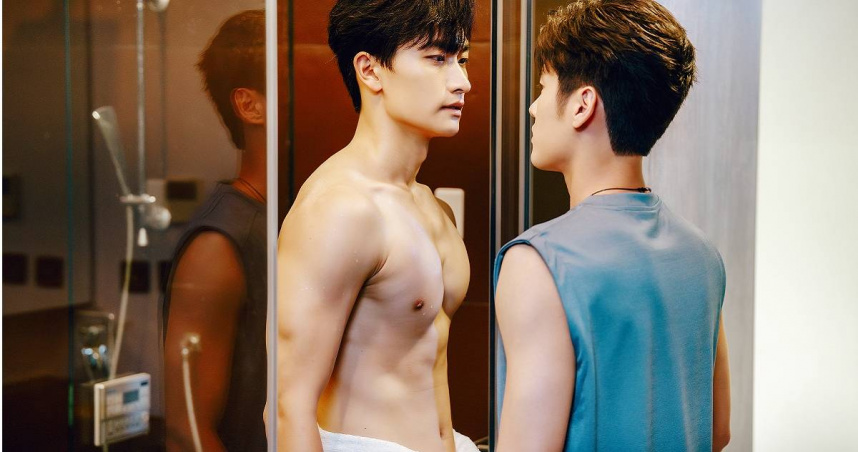 《獨佔接班人》毛祁生（左）的淋浴戲露出結實好身材。（圖／LINE TV提供）