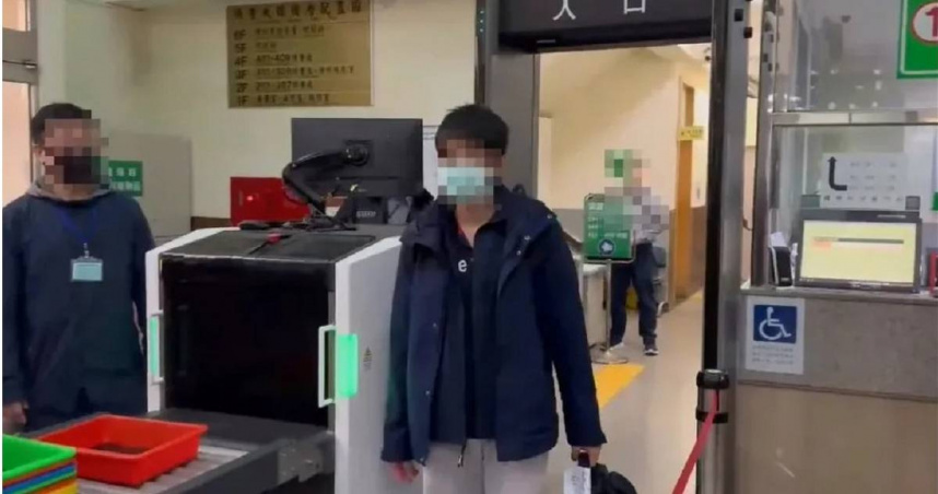 方姓畢業於建國中學和台大醫學系，並在網路上開課教授高中化學，卻因涉嫌以假證明逃兵役遭逮。（圖／中天新聞）