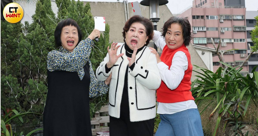 《殺夫》原著作者李昂（左起）、陳淑芳、楊麗音出席記者會。（圖／楊澍攝）