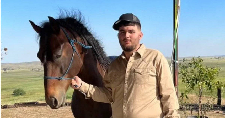 國外一名23歲男子阿諾德（Arnold Haro）因為投資迷因幣損失500美元（約新台幣1.6萬元），竟直播玩「俄羅斯輪盤賭」（Russian Roulette），最終不幸身亡。（圖／翻攝自GoFundMe）