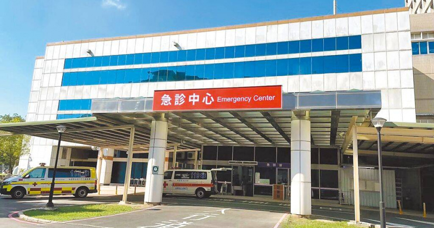 衛福部桃園醫院日前有1名6個月大孩童送醫，發現是左手骨折，醫師呼籲日常抱小孩時，應注意施力位置，建議以雙手托住腋下，避免直接拉扯孩子的手臂。（圖／桃園醫院提供／中國時報姜霏桃園傳真）