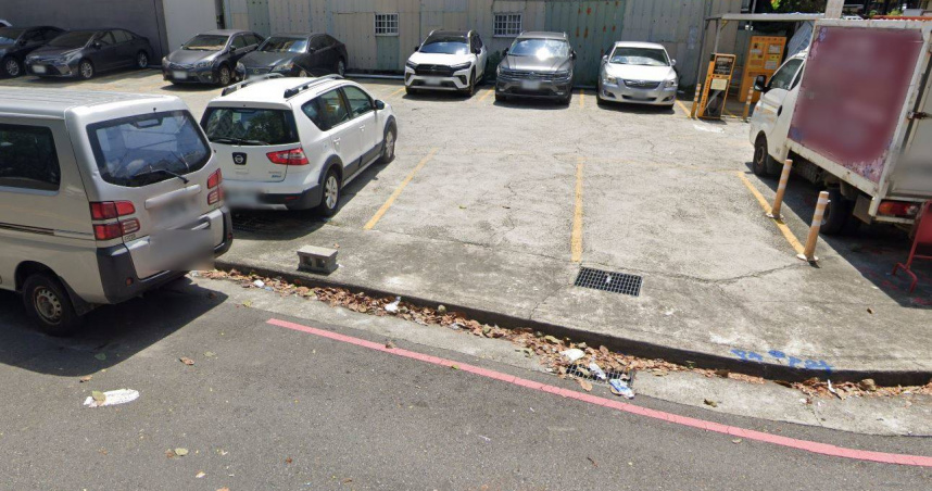 一名網友停在餐廳的特約停車格卻遭警方開單。（圖／擷取自Google Maps）