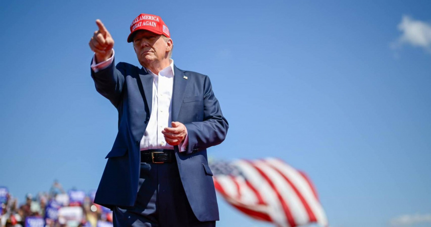 美國對等關稅豁免智慧型手機、電腦及晶片等電子產品，最能受惠的國家是中國。（圖／新華社）