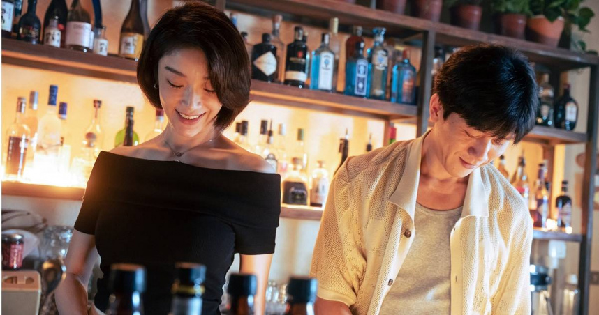 莫子儀在《喝酒吧！笨蛋》顛覆以往內斂形象。（圖／逆光電影提供）