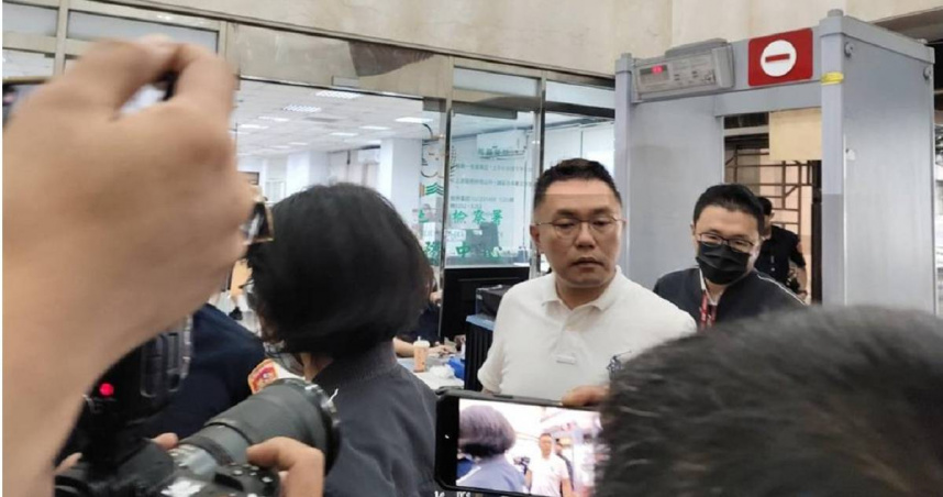 國民黨籍台北市議員張斯綱也涉死亡連署，遭北檢約談到案。（圖／中國時報陳志賢攝）