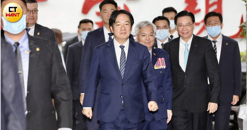 總統府邀在野國安簡報破局，但朝野都沒將話說死，預留未來再談空間，圖為賴總統出席警察節大會。（圖/方萬民攝）