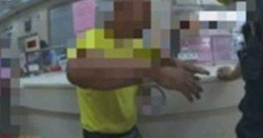 耿姓男子墜入假交友真詐財陷阱，面對警方勸說仍執迷不悟，銀行最終拒絕受理其提款申請，這才保住他的血汗錢。（圖／翻攝畫面）