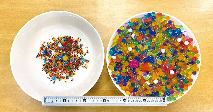 新北市消保官隨機網路購買23件「水晶寶寶」，並檢查中文標示，不合格率高達95％。（圖／新北市法制局提供／中國時報高鈞麟新北傳真）