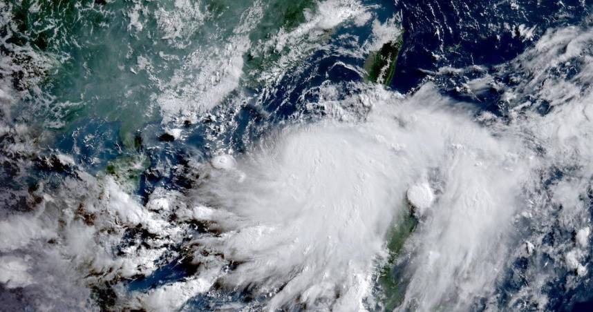 第4號颱風「丹娜絲」。（圖／翻攝自氣象署）