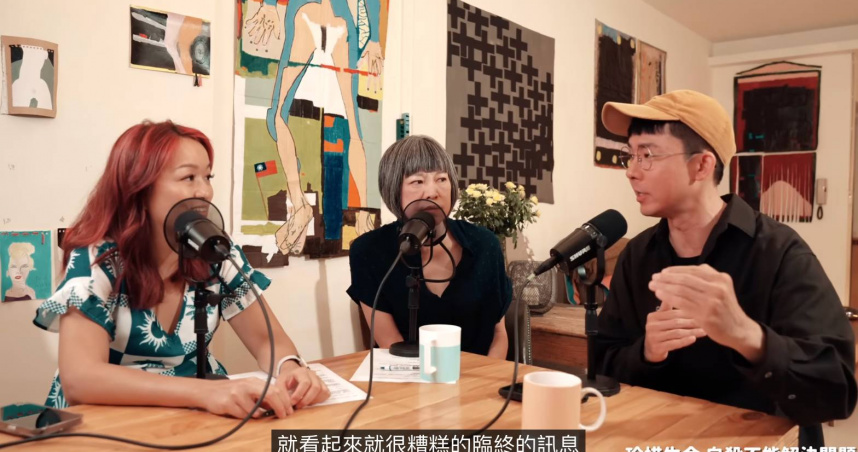 阿滴（右）上節目講述過往罹患憂鬱症，試圖輕生的經歷。（圖／范琪斐的美國時間YouTube）