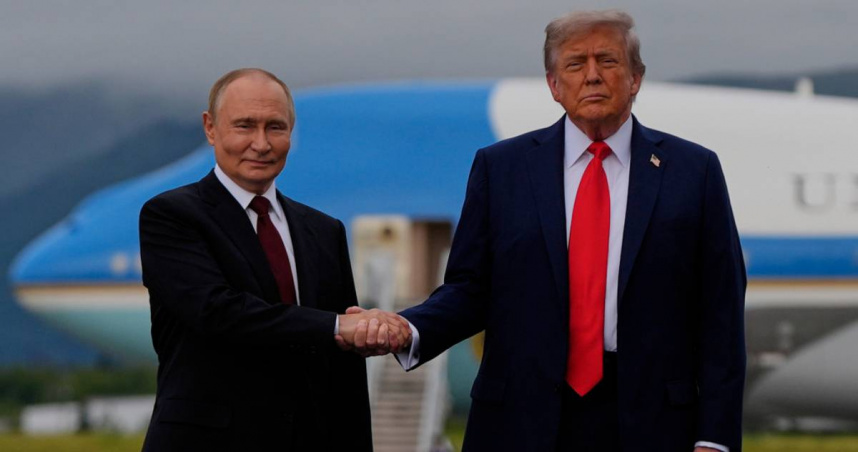 川普（右）和普丁會面。（圖／達志／美聯社）