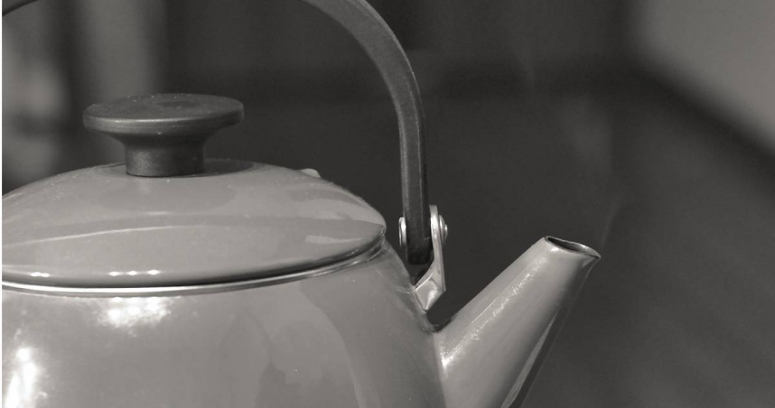 日本千葉縣千葉刑務所發生一起命案，一名5旬受刑人遭獄友拿熱水壺瘋狂攻擊頭部，活活被打死。（示意圖／photoAC）