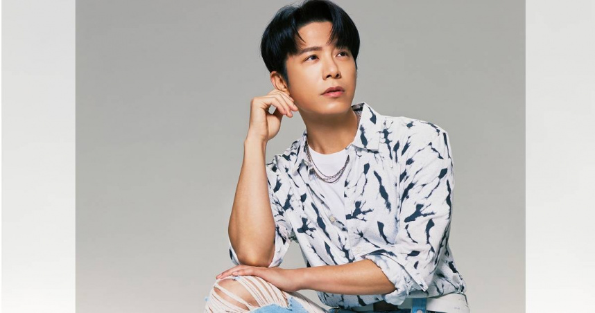 韋禮安一人分飾三角，被粉絲發現有王傑、鍾漢良、張信哲的影子。（圖／索尼音樂提供）