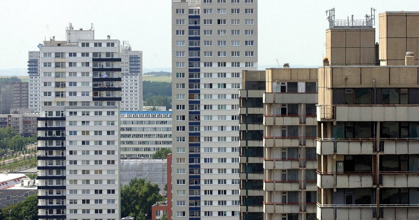 房價高漲讓年輕人購屋夢越來越遠，許多只能轉向蛋白甚至邊陲地區。（示意圖／達志／美聯社）