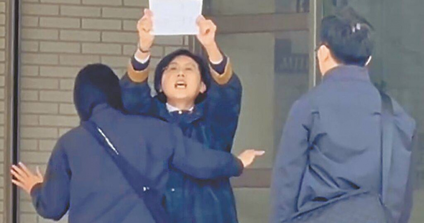 民進黨立委林岱樺（中）涉嫌詐領助理費與加班費，27日召開的準備庭，將首次傳喚林本人到庭。（圖／報系資料照）