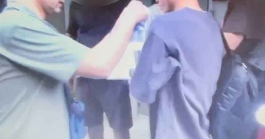 北市中正第二分局日前逮獲毒品現行犯，向上溯源逮獲藥頭，破獲喪屍菸彈分裝場。(圖／翻攝畫面)