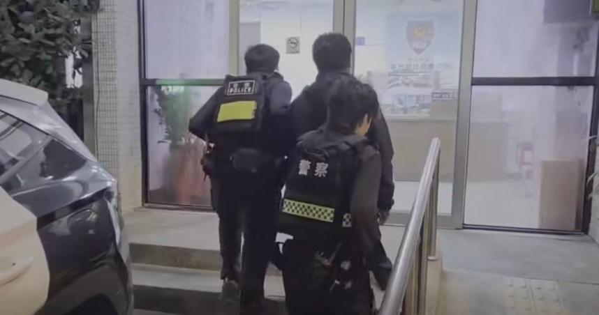 許姓嫌犯被警方帶回調查。（圖／翻攝臉書／新湖分局-新湖警好Young）
