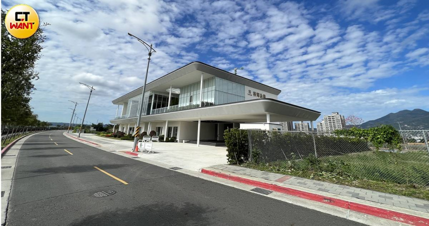 目前新洲美段河景第一排已推個案僅「遠雄泱玥」、「樺輝詠鑄」，未來還有潤泰、璞真等建商將推案，水岸景觀每坪單價已站上150萬元。（圖／林榮芳攝）