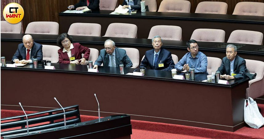 立法院27日召開「對總統提出彈劾案」全院委員會聽證會，邀請政府人員及社會上有關係人員出席表達意見與證言。（圖／黃耀徵攝）