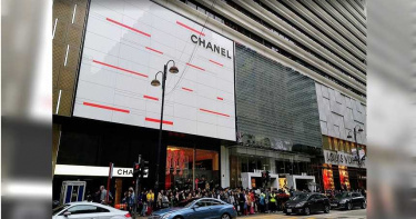 明天買更貴!香奈兒狂漲17% 南韓、香港「不顧疫情」漏夜排隊搶