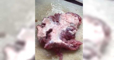 詭異生牛肉塊「跳動不停」 媽媽嚇傻拒絕煮飯