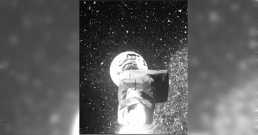 NASA釋出3億公里外小行星採樣影片 撞擊瞬間碎石噴發超震撼