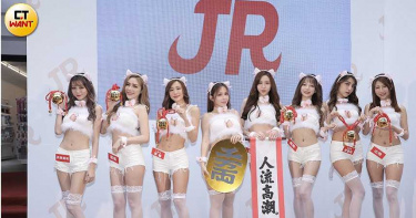 八美辣扮爆乳招財貓 分享手口並用必殺技