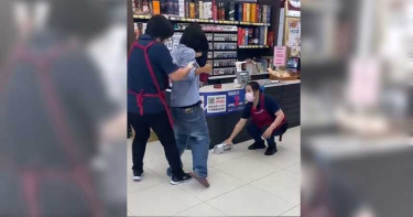 就是不戴口罩!婦人硬闖賣場購物遭攔 失控和店員上演「拳武行」