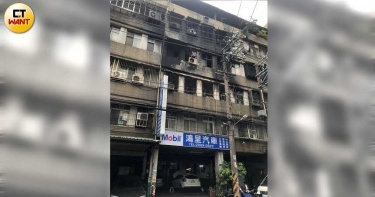 黃昏之戀!夫婚後中風妻扛家計卻同喪火窟 鄰居嘆:他們常一起散步