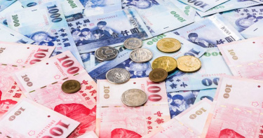 行政院會今通過《疫後強化經濟與社會韌性及全民共享經濟成果特別條例》草案，讓普發現金6000元有其法源依據。（示意圖／shutterstock）