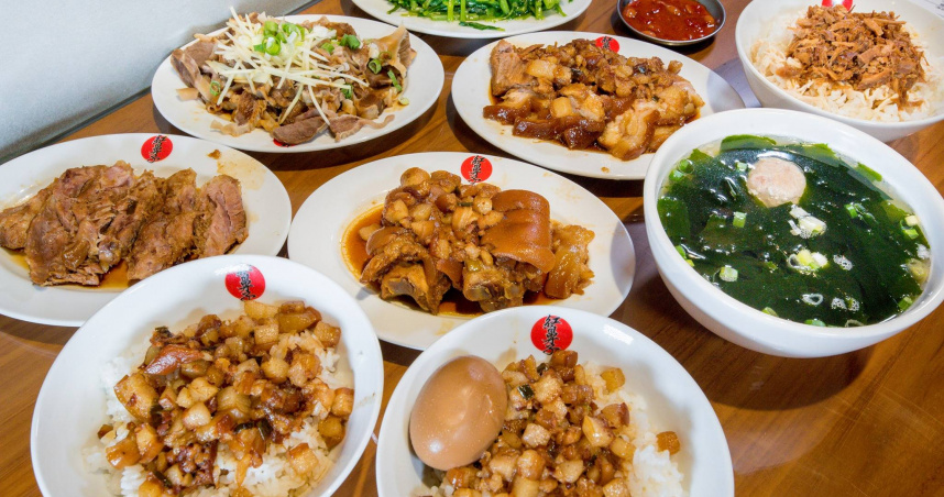 高雄豬腳名店宣布歇業怪政府，引發網友論戰。（圖／紅鼻子豬腳專賣臉書）